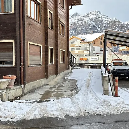 Easy With Parking Apartment