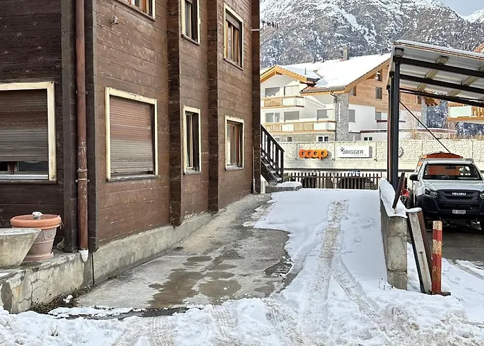 Easy With Parking Apartment